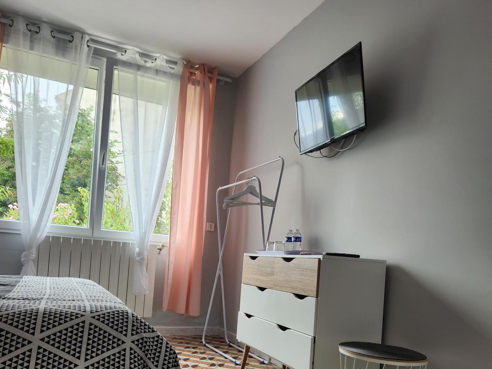 Les Belles Nuits Bed & Breakfast Le Bousquet-d'Orb Luaran gambar