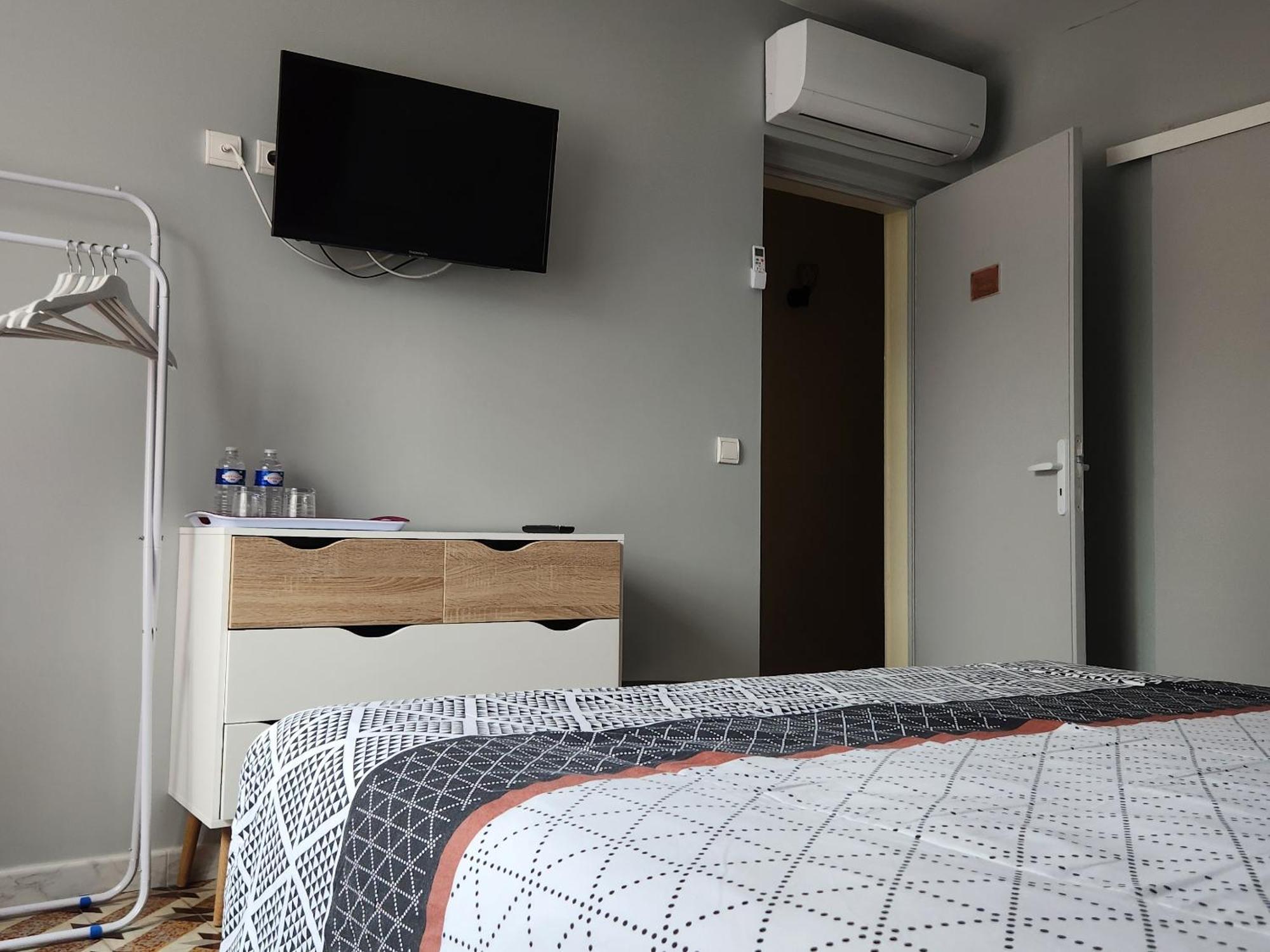 Les Belles Nuits Bed & Breakfast Le Bousquet-d'Orb Luaran gambar